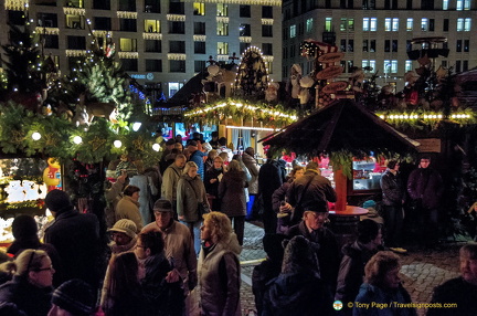 A very busy Dresden Striezelmarkt